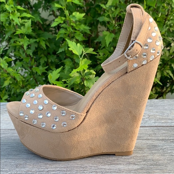 Oatmeal shinny studs faux suede platform wedge - Picture 2 of 5